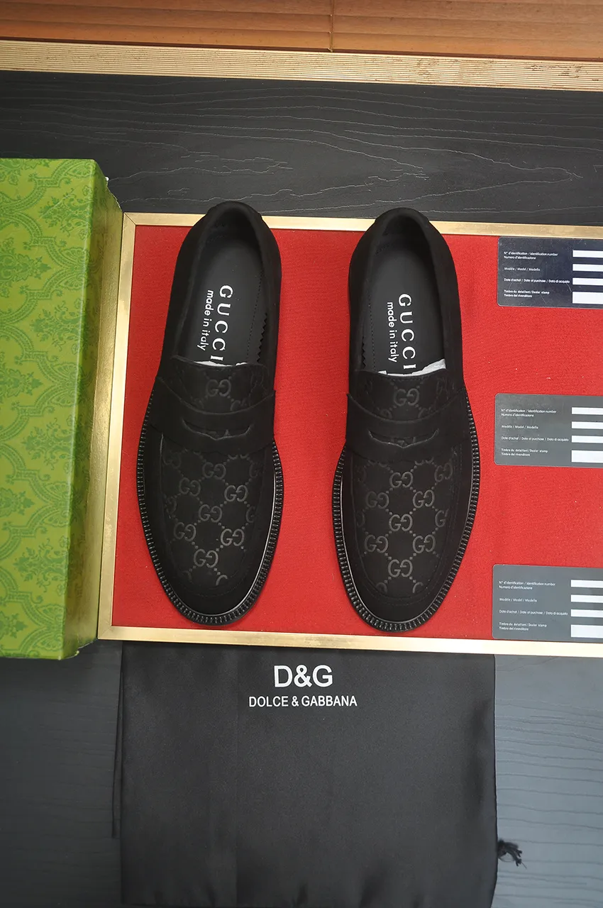 Men's shoes💰500💶Italy's top luxury men's shoe giant (GUCCI) (Gucci) (full cowhide lining) new arrival🍃Original European style🔰 Pleasant to the eye😍In order to make the shoes more durable and non-deformable🌀The production continues to follow traditional methods but there is still no lack of innovation💪Choose original sheepskin for the leather♻️ Smooth and natural And extra bright ⭐Made of imported cowhide, the first choice of rich people 38-45 (45 customized)